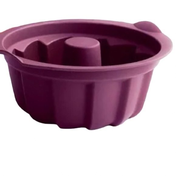 Tupperware Silicone Bundt Form NWT purple - Picture 2 of 3